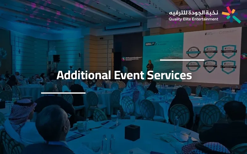A team working to organize a fully integrated event with all its services.