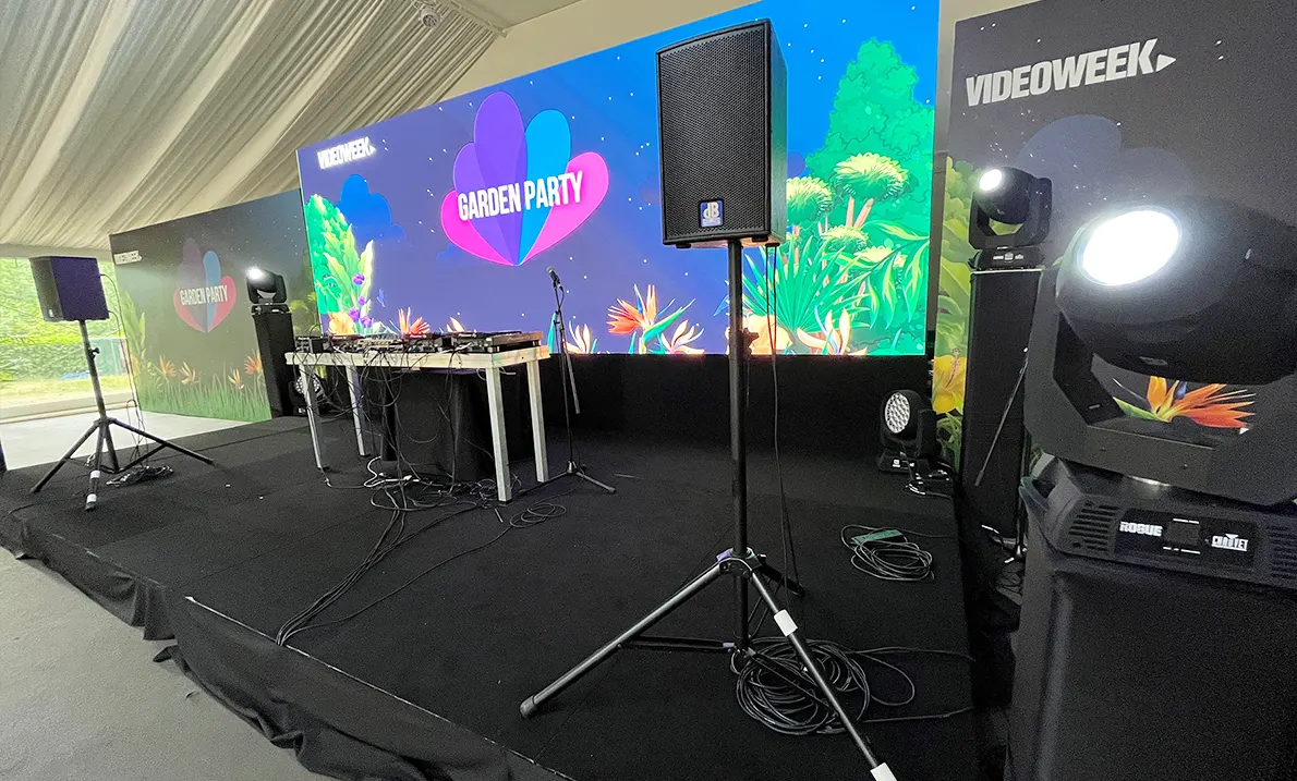 الأنظمة الصوتية والبصرية والإضاءة لتجهيز الحفلات والمؤتمرات