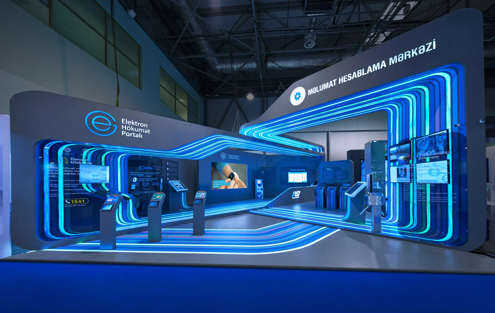 تصميم وتنفيذ بوثات المعارض مجهز بشاشات وإضاءة احترافية