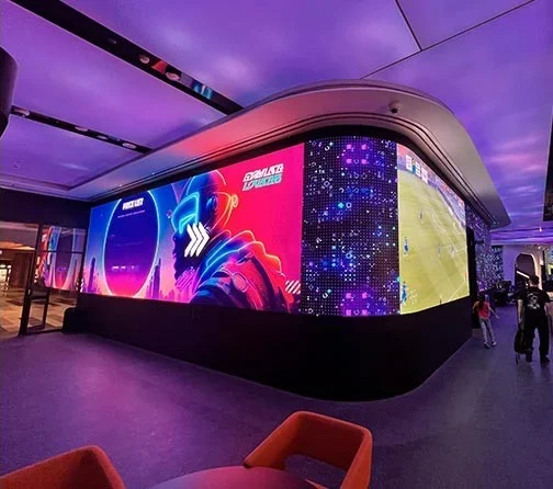 تنفيذ جداريات داخلية للمناسبات والمعارض خدمة تصميم جداريات في السعودية