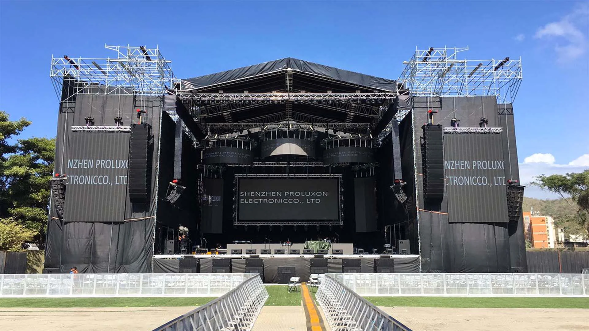 تركيب شاشات LED كبيرة للفعاليات والمؤتمرات خدمة الشاشات والمسارح في السعودية