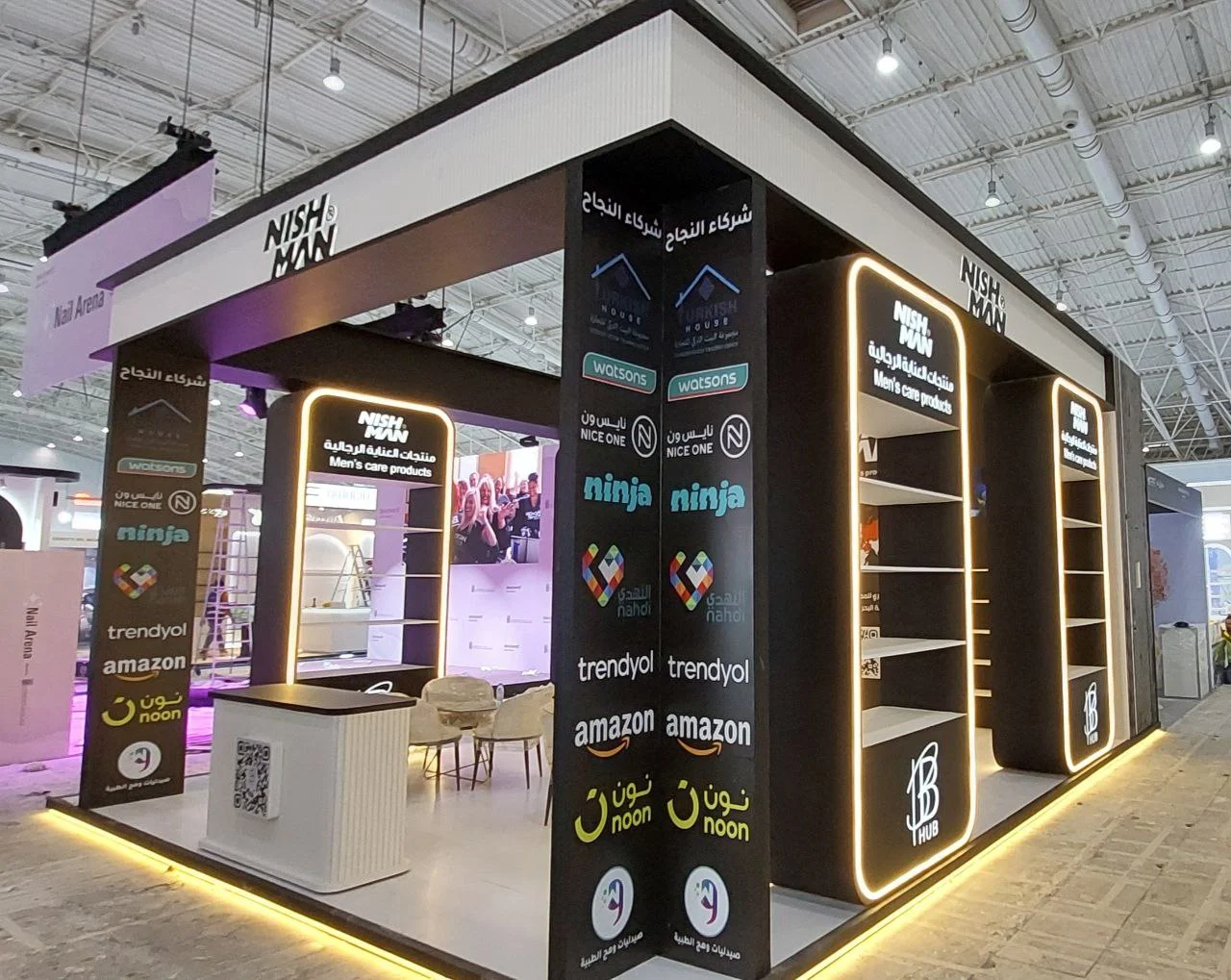 خدمة تصميم وتنفيذ بوثات المعارض وطباعة وتركيب الهوية البصرية داخل بوث المعرض
